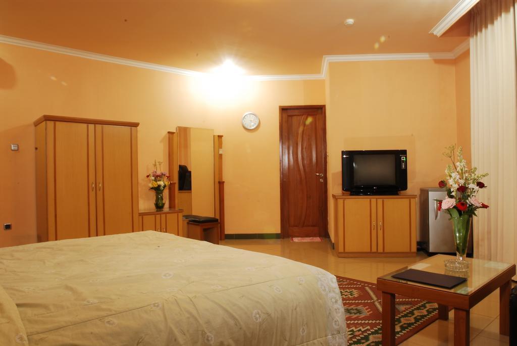 Arlya Wisma tamu *